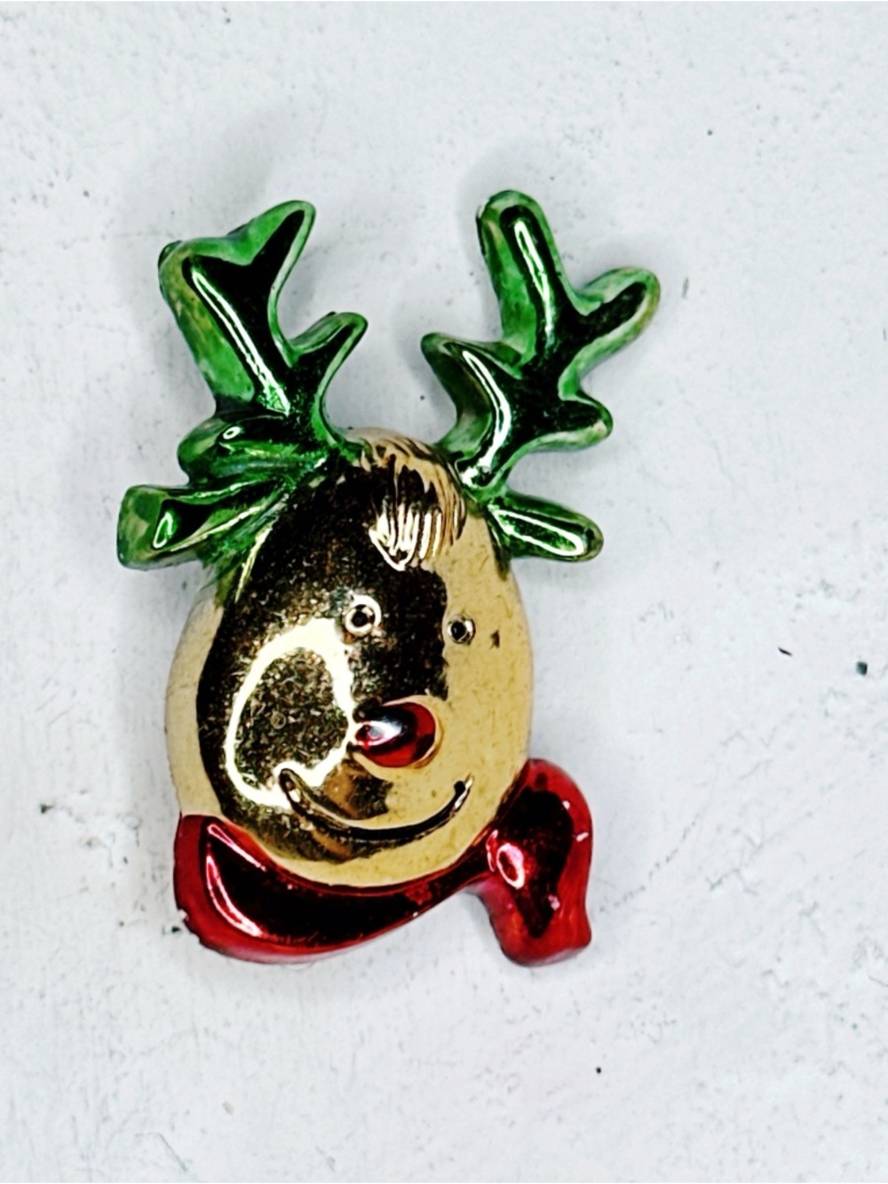 451u. Goldtone Reindeer Brooch Christmas